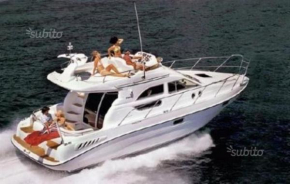 Imbarcazione Flybridge Sealine F33 Isole Eolie